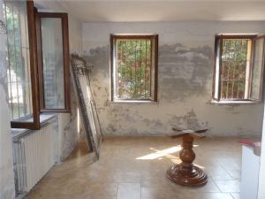 Villa indipendente bifamiliare con 1.700 mq di giardino, posizione unica sotto l’Ospedale