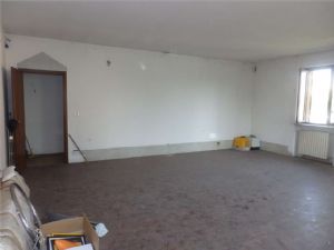 Villa indipendente bifamiliare con 1.700 mq di giardino, posizione unica sotto l’Ospedale