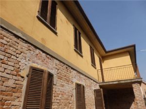 Villa indipendente bifamiliare con 1.700 mq di giardino, posizione unica sotto l’Ospedale