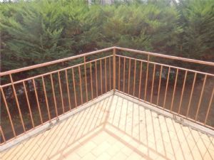 Villa indipendente bifamiliare con 1.700 mq di giardino, posizione unica sotto l’Ospedale