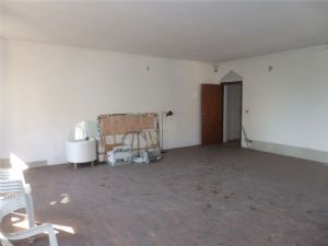 Villa indipendente bifamiliare con 1.700 mq di giardino, posizione unica sotto l’Ospedale