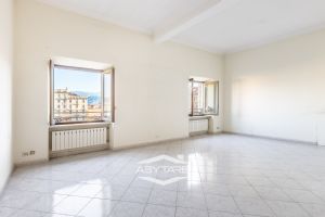 Piazza Carlina - Alloggio di ampia metratura libero subito!