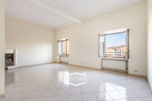 Piazza Carlina - Alloggio di ampia metratura libero subito!