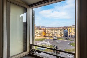 Piazza Carlina - Alloggio di ampia metratura libero subito!