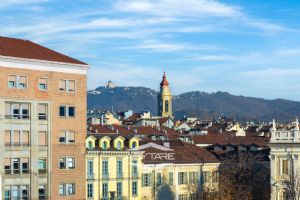 Piazza Carlina - Alloggio di ampia metratura libero subito!
