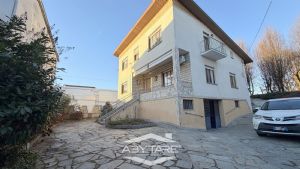 Casa indipendente su quattro lati, con giardino