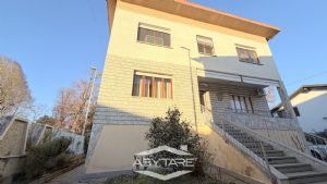 Casa indipendente su quattro lati, con giardino