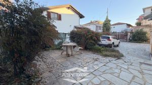 Casa indipendente su quattro lati, con giardino