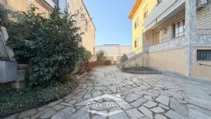 Casa indipendente su quattro lati, con giardino