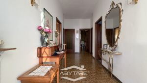 Casa indipendente su quattro lati, con giardino