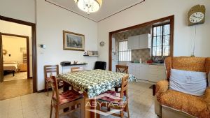 Casa indipendente su quattro lati, con giardino