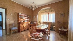 Casa indipendente su quattro lati, con giardino