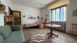 Casa indipendente su quattro lati, con giardino