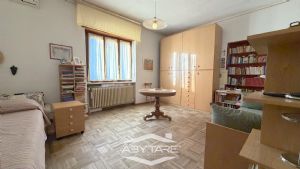 Casa indipendente su quattro lati, con giardino