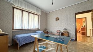 Casa indipendente su quattro lati, con giardino