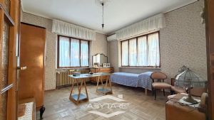 Casa indipendente su quattro lati, con giardino