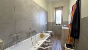 Appartamento in bifamiliare, con cortile privato