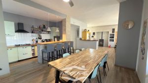 Appartamento in bifamiliare, con cortile privato