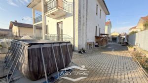 Appartamento in bifamiliare, con cortile privato