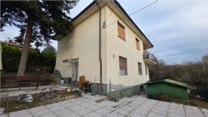 villa bifamiliare in zona ospedale