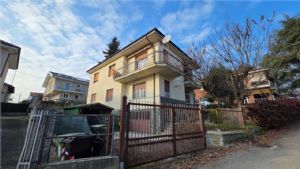 villa bifamiliare in zona ospedale