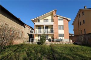 VILLA INDIPENDENTE CON AMPIO GIARDINO NEL CENTRO DI BEINASCO