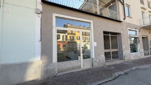 Locale commerciale in affitto, in posizione centrale