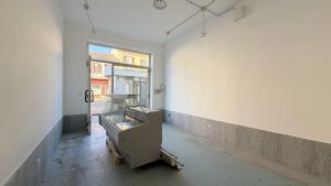 Locale commerciale in affitto, in posizione centrale