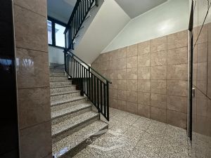Vendesi bilivello con terrazzo in palazzina recente