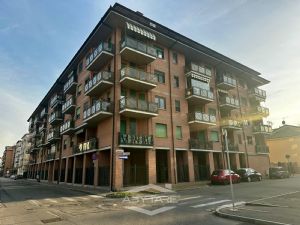 Vendesi bilivello con terrazzo in palazzina recente