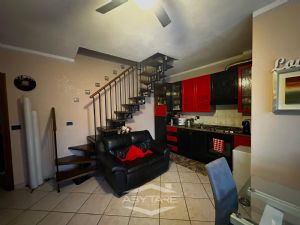 Vendesi bilivello con terrazzo in palazzina recente