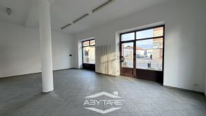 Locale commerciale in affitto