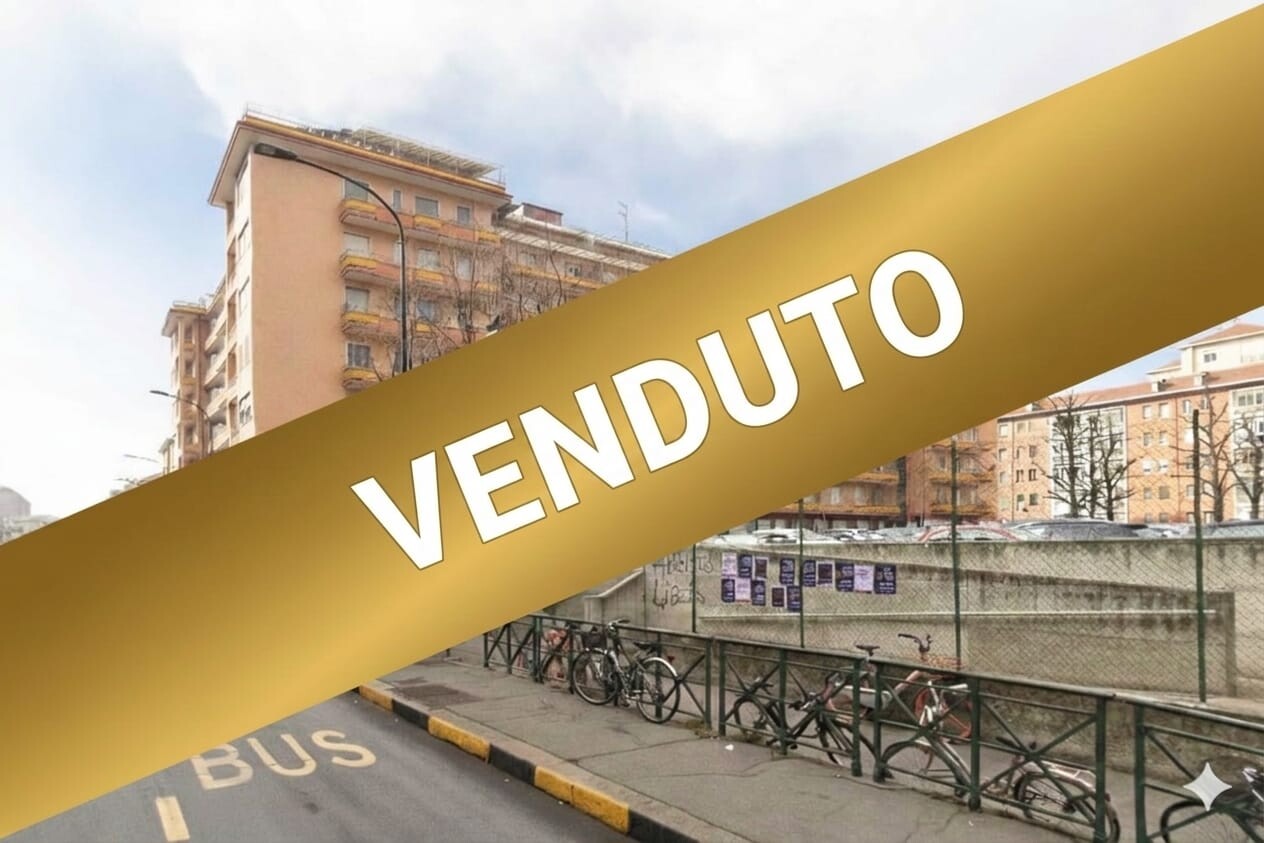 AMPIO TRILOCALE IN COMPLESSO SIGNORILE