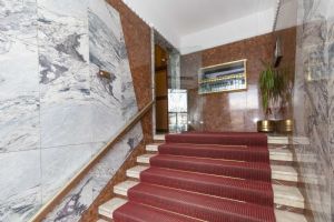 AMPIO TRILOCALE IN COMPLESSO SIGNORILE