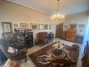 AMPIO TRILOCALE IN COMPLESSO SIGNORILE