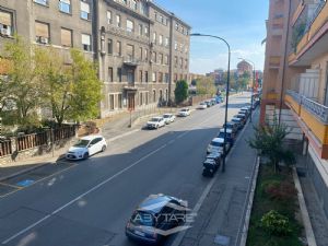 AMPIO TRILOCALE IN COMPLESSO SIGNORILE