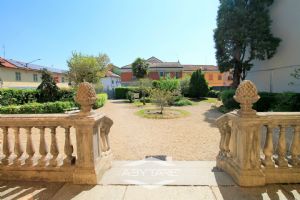 Appartamento ristrutturato in villa d'epoca