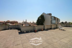 Appartamento ristrutturato in villa d'epoca