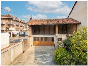 VINOVO CENTRO: CASA INDIPENDENTE CON CORTE PRIVATA