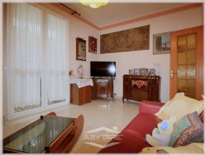 QUADRILOCALE VENDESI CON BOX VIA ROVEDA 13 TORINO