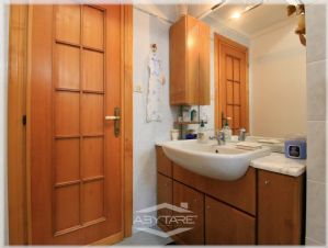 QUADRILOCALE VENDESI CON BOX VIA ROVEDA 13 TORINO