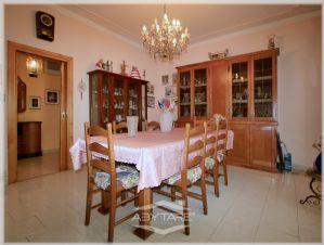 QUADRILOCALE VENDESI CON BOX VIA ROVEDA 13 TORINO