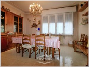 QUADRILOCALE VENDESI CON BOX VIA ROVEDA 13 TORINO