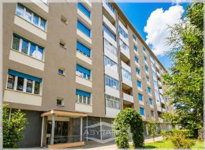 QUADRILOCALE VENDESI CON BOX VIA ROVEDA 13 TORINO