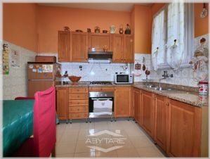 QUADRILOCALE VENDESI CON BOX VIA ROVEDA 13 TORINO