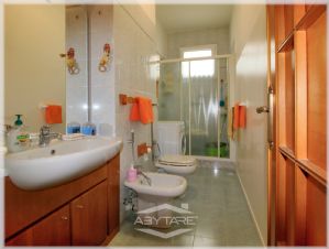 QUADRILOCALE VENDESI CON BOX VIA ROVEDA 13 TORINO