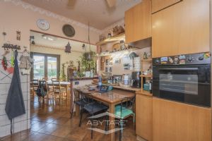 VILLA A SCHIERA CON GIARDINO E AMPIO BOX AUTO