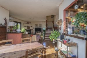 VILLA A SCHIERA CON GIARDINO E AMPIO BOX AUTO