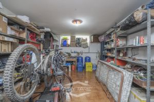 VILLA A SCHIERA CON GIARDINO E AMPIO BOX AUTO