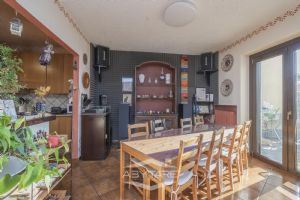 VILLA A SCHIERA CON GIARDINO E AMPIO BOX AUTO